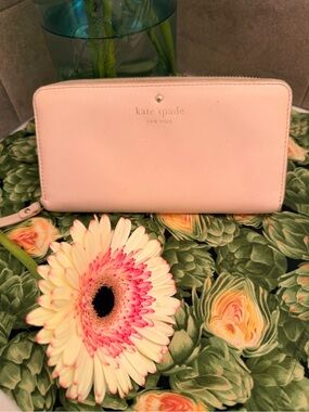 Kate Spade Pale Pink Zip-Around Leather Wallet 2000s vintage
